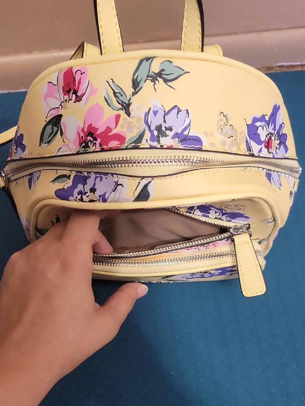 💐GUESS Yellow Floral Mini Backpack with Pastel Blooms with Matching Long Wallet